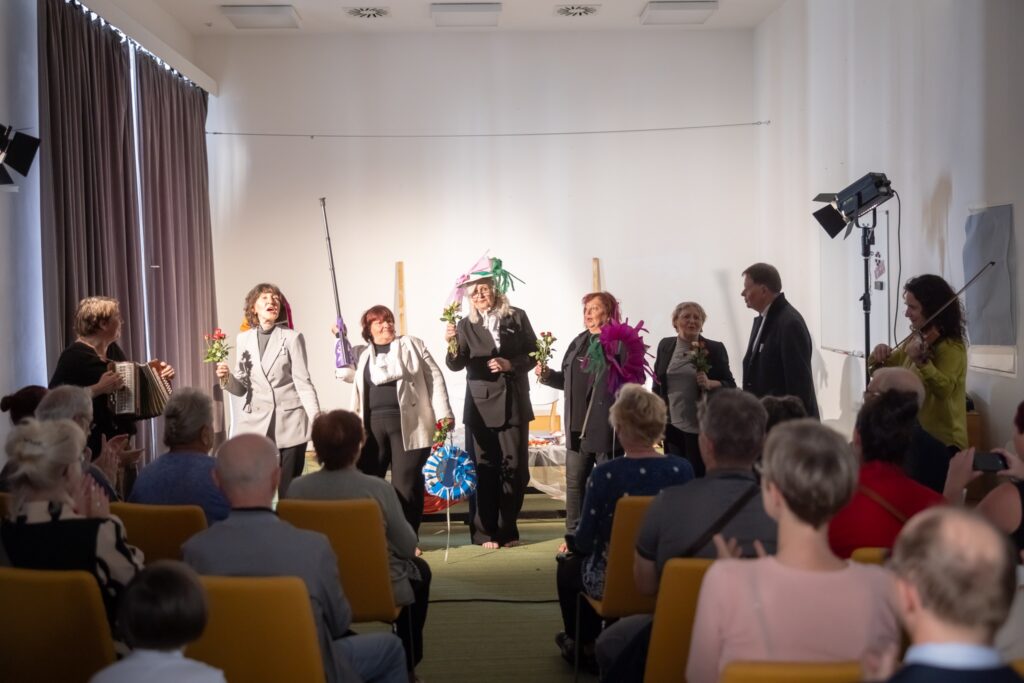 Seniorské divadelní studio Ateliéru při Národním divadle moravskoslezském hraje poprvé na celostátní přehlídce