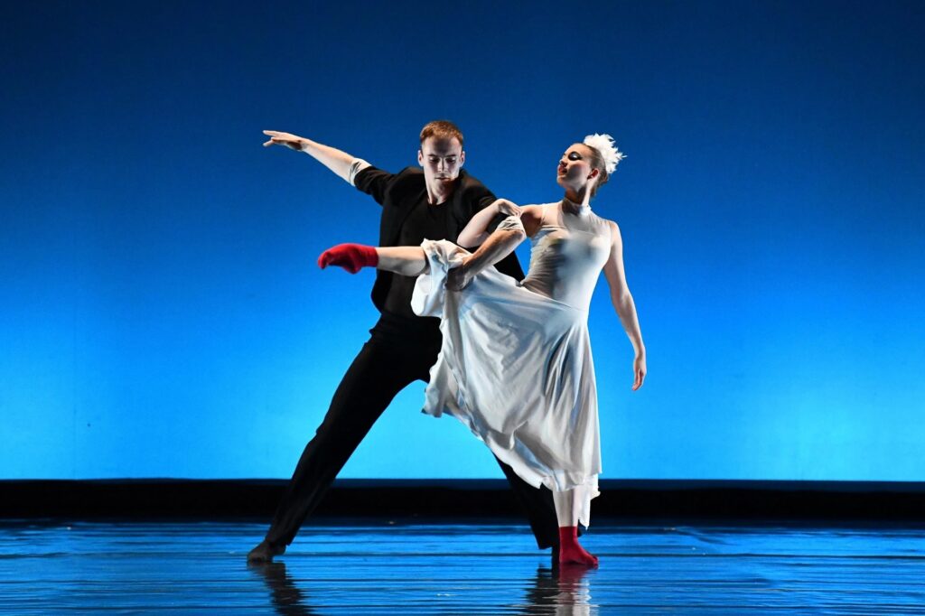 Dominik Vodička daroval výhru ze StarDance své alma mater, Konzervatoři Taneční centrum Praha