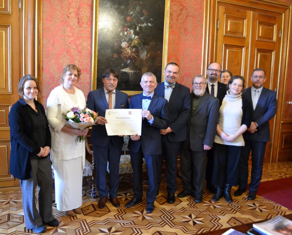 Ministr Baxa předal certifikáty o zápisu Hořických pašijových her a Výroby modrotiskových forem na Seznam nemateriálních statků tradiční lidové kultury ČR