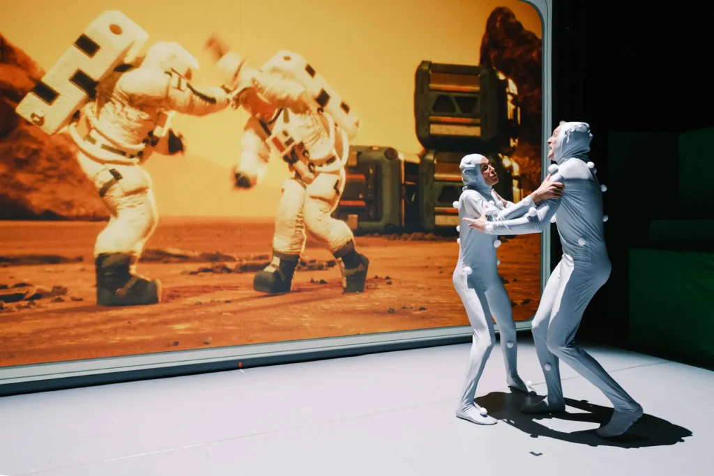 S premiérou inscenace Pluto se do Národního divadla vrací pantomima