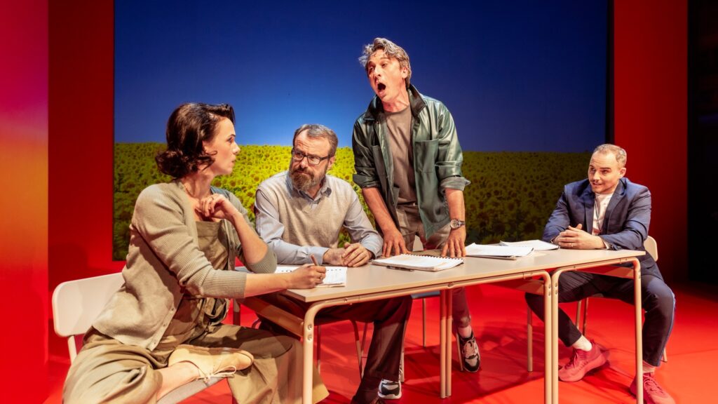 Činohra Národního divadla Brno přichází s inscenací Mešita. Martin Glaser a Olga Šubrtová se ve své hře zabývají fenomény, jako je cancel culture, hyperkorektnost či inkluze