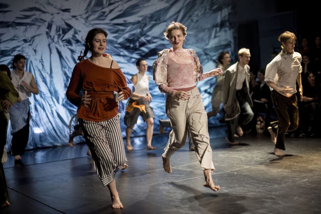 Festival Malá inventura představí současné nezávislé divadlo ve všech podobách. I jako lekci jógy, rave party nebo věštění z karet