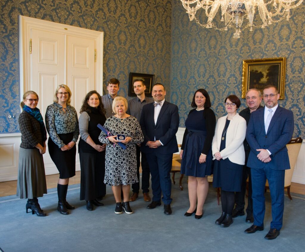 Lenka Lázňovská dostala od ministra kultury medaili za celoživotní práci