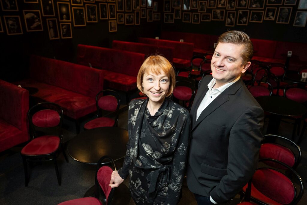 Hrajte mi mý blues: Divadlo Viola představí písně skladatele Luboše Sluky, radostným hudebním večerem provede Klára Cibulková