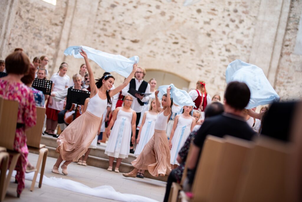 Letošní festival ZUŠ Open zahájí benefiční koncert v kostele sv. Cyrila a Metoděje v pražském Karlíně