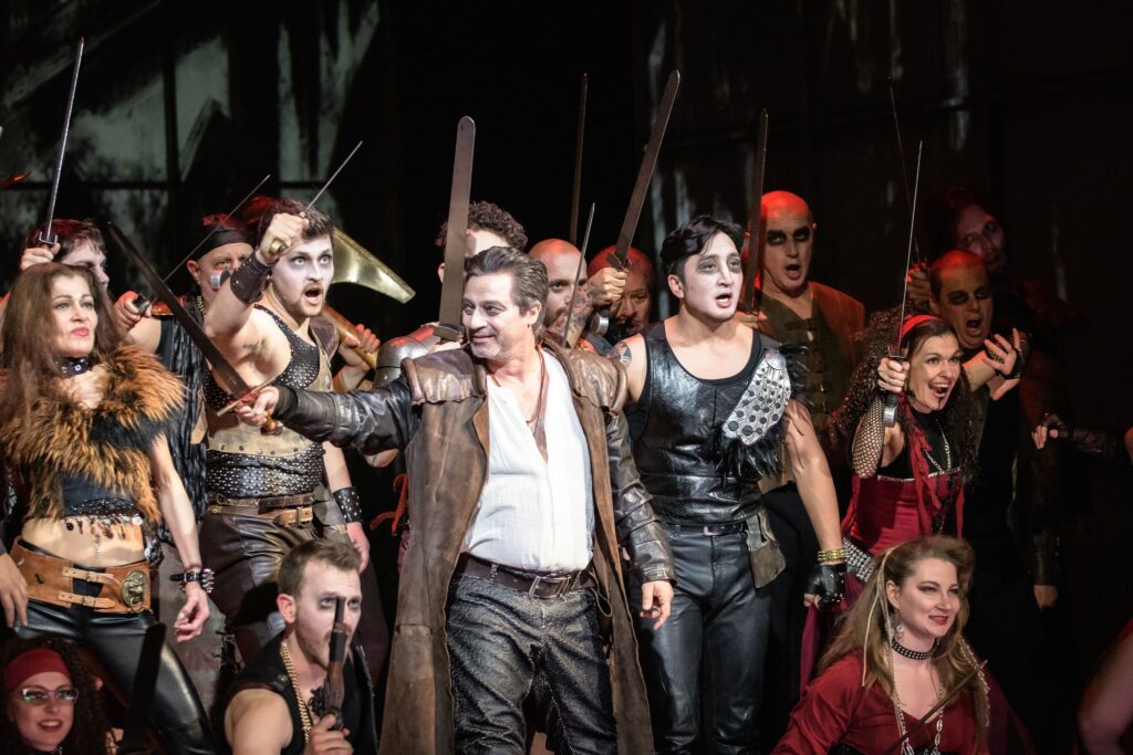 Když láska bolí a pomsta nespí – Verdiho Trubadúr opět v Plzni