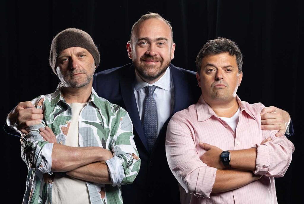 Vztahovou krizi Hynka Čermáka a Filipa Rajmonta zkusí zachránit Zázračné cvičení, premiéra komedie v Divadle Metro