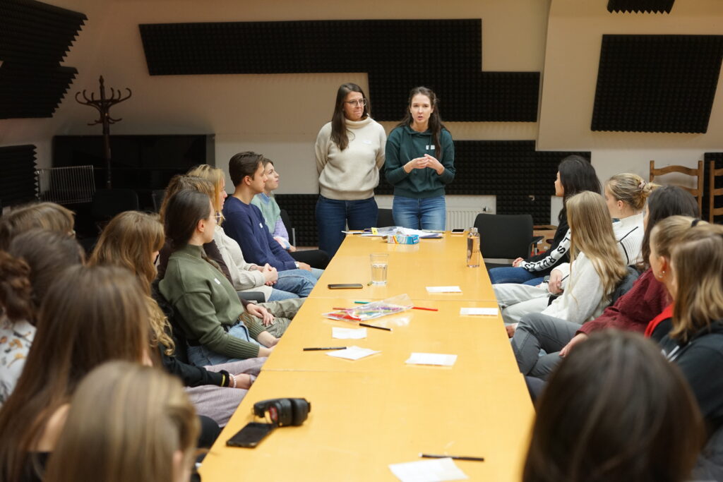 Mladí lidé otevírají veřejnou debatu o budoucnosti divadla a kultury v Olomouckém kraji