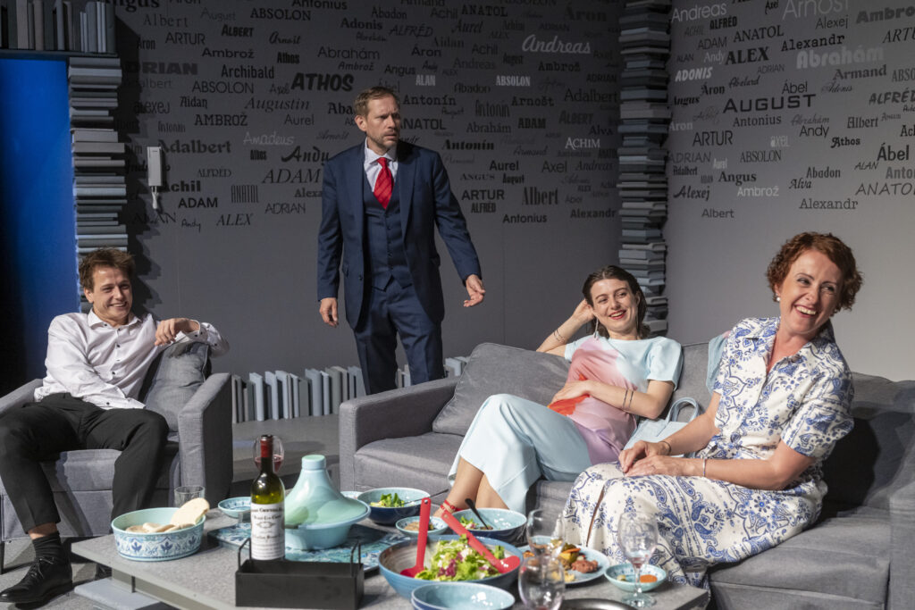 Třetí premiérou letošní sezóny v Městském divadle v Mostě bude francouzská komedie Jméno