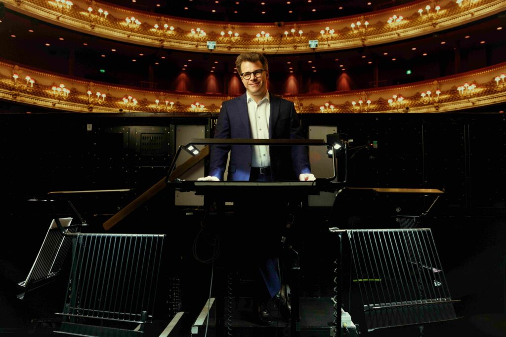Jakub Hrůša zahajuje svou první sezonu jako hudební ředitel Královské opery