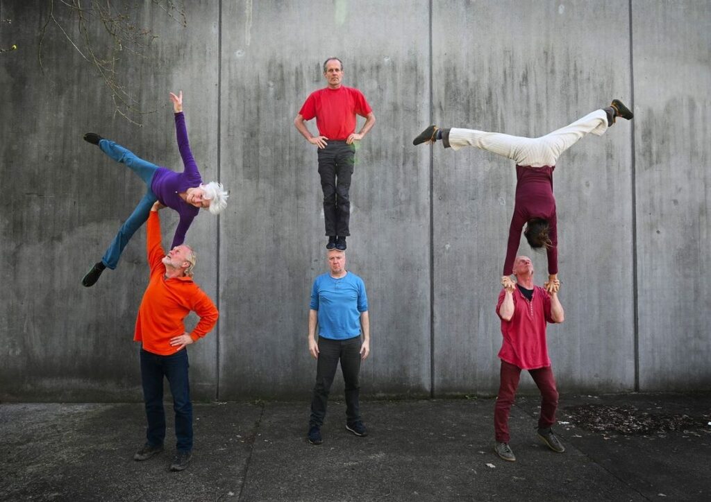 Belgické představení Glorious Bodies s akrobaty ve věku 55 až 67 let boří na Jatkách78 klišé o starší generaci na jevišti i ve společnosti