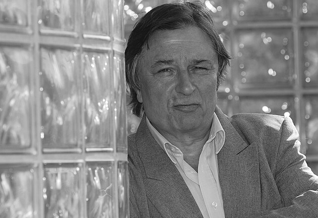 Zemřel zpěvák Karel Bláha