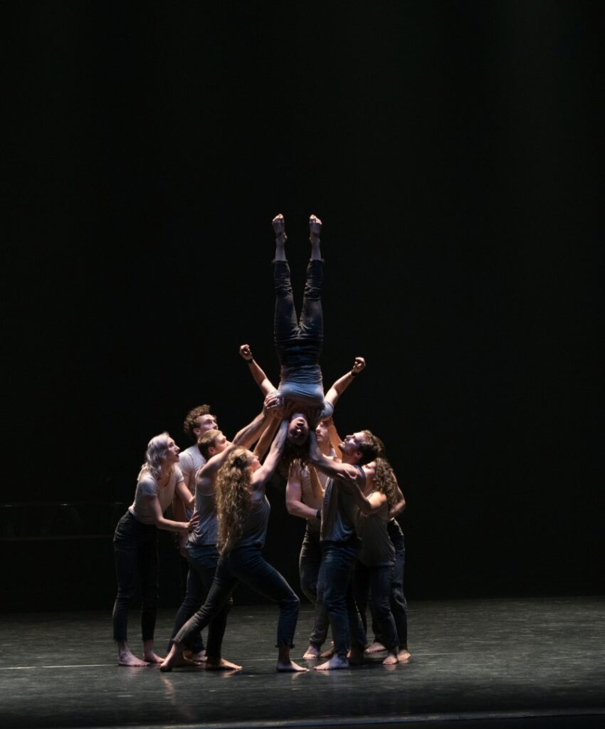 Cirk-UFF 2025: Světová akrobacie, premiéra La Putyky i první burleska v Trutnově