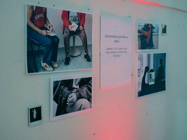 Dát hlas těm, kteří bývají neslyšeni: unikátní umělecký projekt Divadla na cucky propojuje lidi bez domova, sound designery i výtvarníky