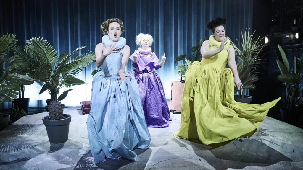 Divadlo v Dlouhé v pátek uvedlo inscenaci Něha, poslední premiéru letošní sezony