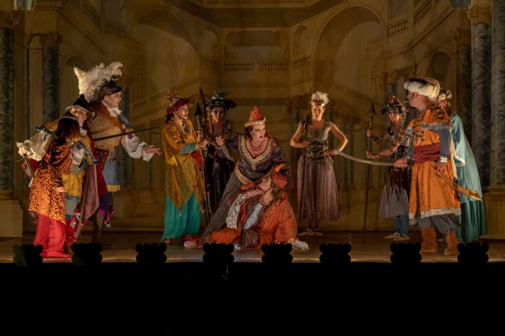 Milostné intriky, spiknutí, převleky a vítězící láska: Barokní opera Camilla v podání souboru Musica Florea