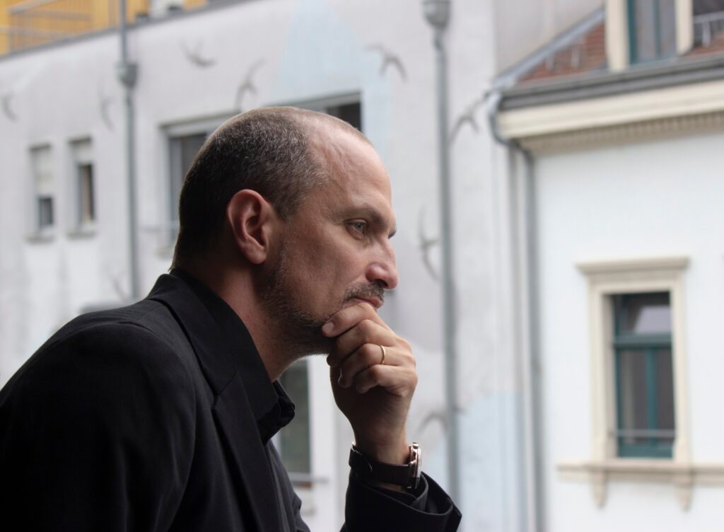 Pozvánka na besedu s Jiřím Bubeníčkem