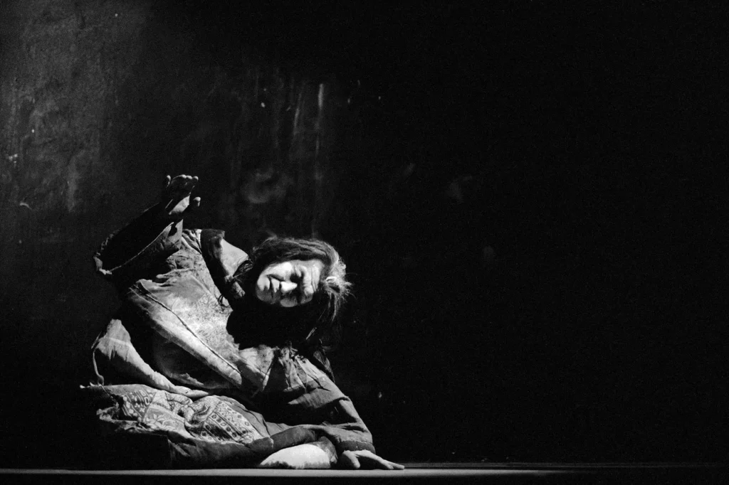 Pozvánka na výstavu fotografií – Tajně: Min Tanaka v letech 1985-1988