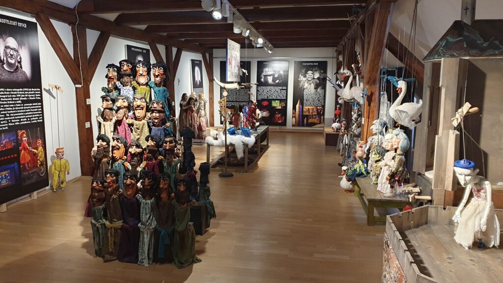 Pozvánka na výstavu: Profily českých loutkových divadel – Naivní divadlo Liberec