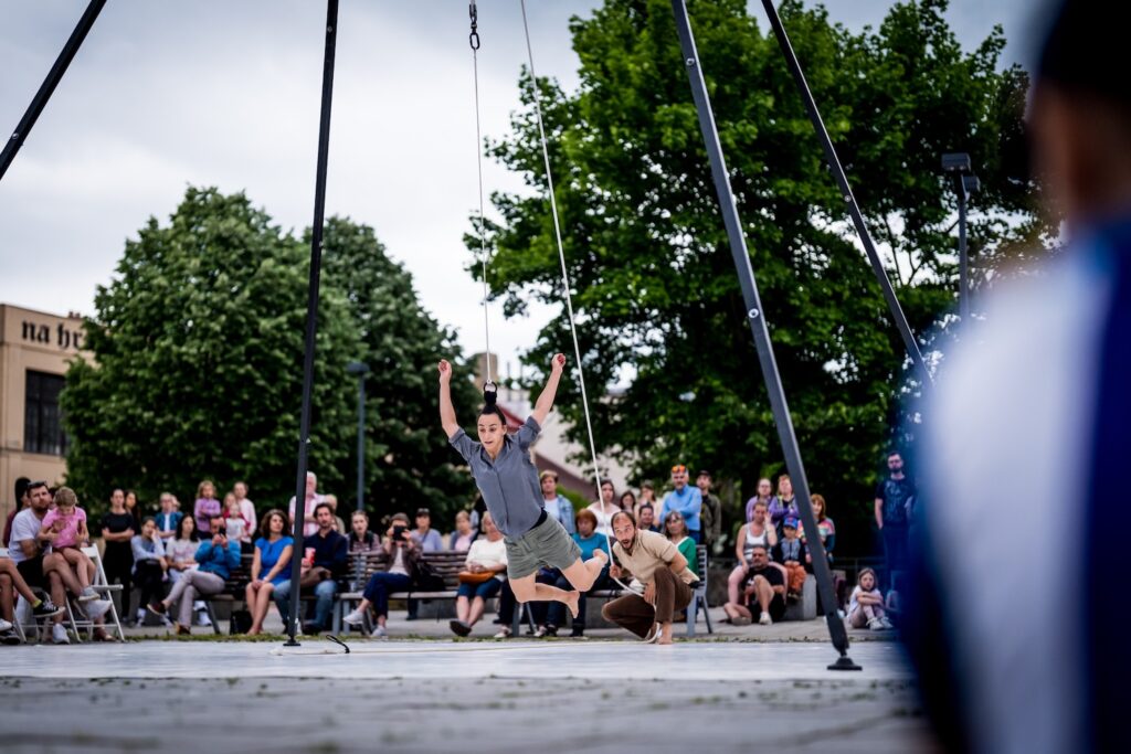 Zámek Žďár nad Sázavou, okolní lesy i rybníky se promění v jedno velké jeviště. Začíná hlavní část festivalu KoresponDance