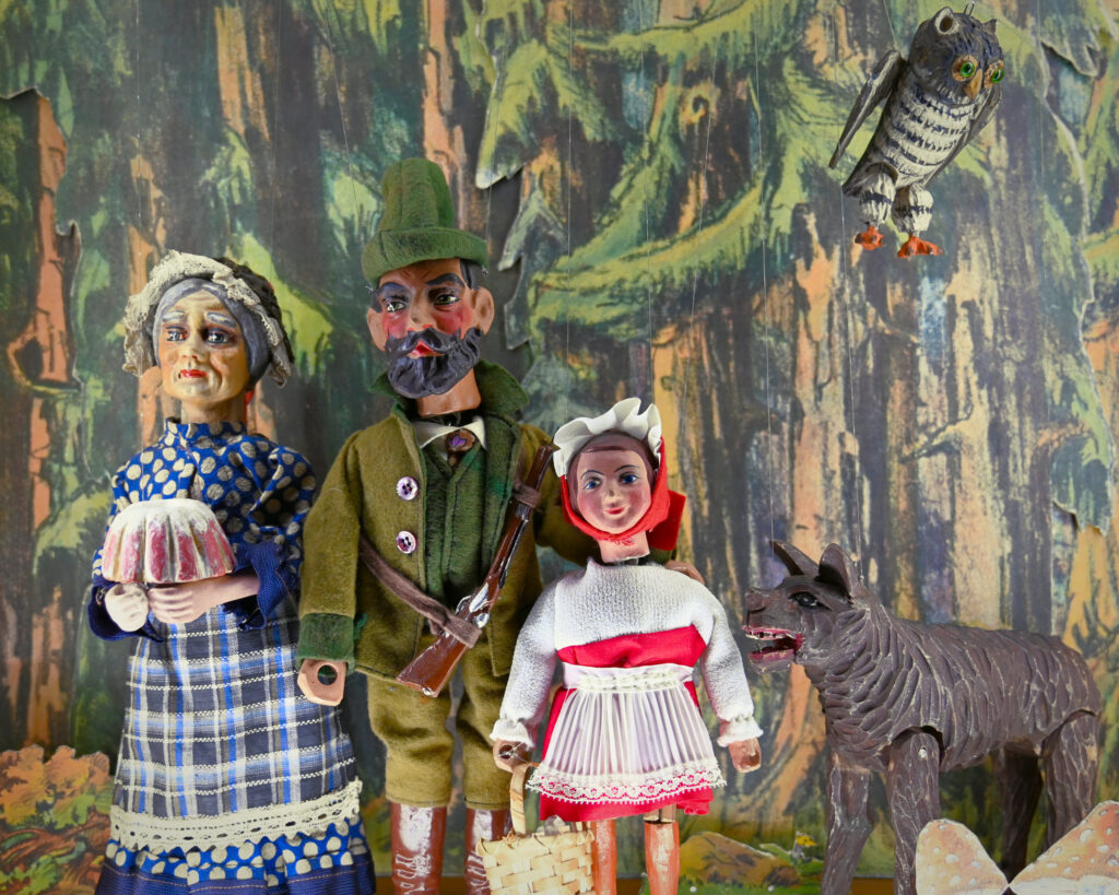 Třeboňský zámek láká na novou trasu se sedmi sty historickými loutkami