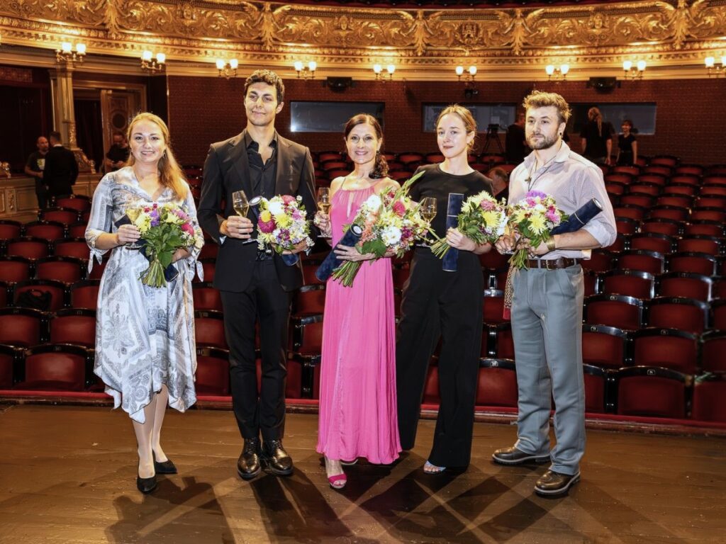 Generální ředitel Národního divadla Jan Burian symbolicky zahájil 143. divadelní sezonu předáním cen pro umělce do 35 let