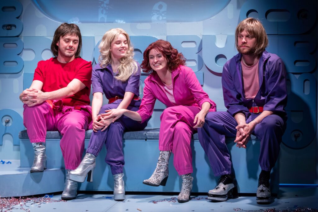 Národní divadlo moravskoslezské zahájí sezónu premiérovým pohledem do osudů členů švédské kapely ABBA