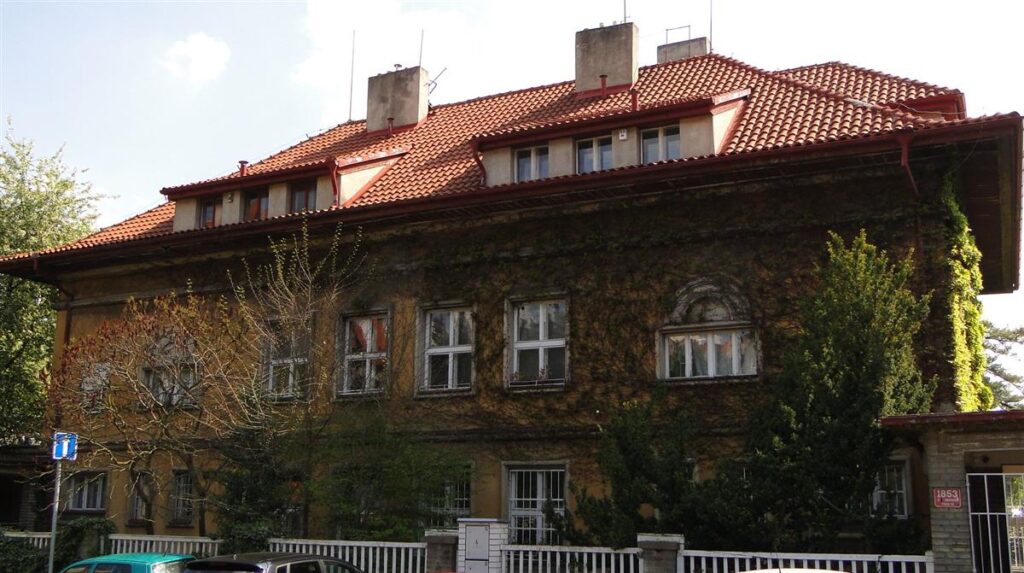 Praha 10 zahajuje výběrové řízení na rekonstrukci Čapkovy vily