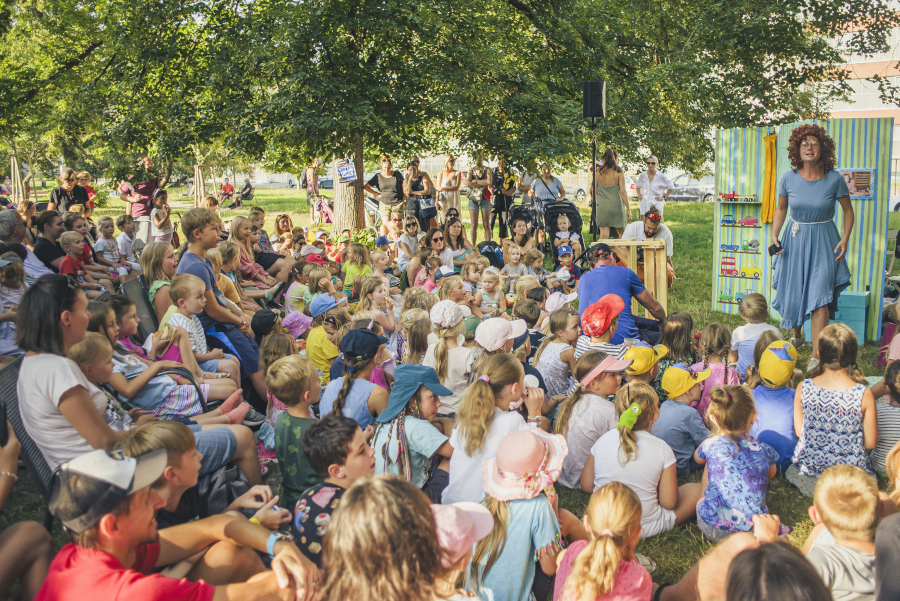 Festival Uprostřed vystřídá v Brně festival Na prknech, dlažbě i trávě