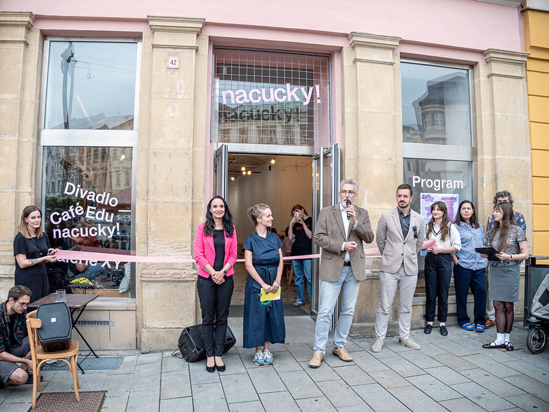 Dům nacucky! zahájil další sezonu na Dolním náměstí v Olomouci s novým konceptem i vizuální identitou