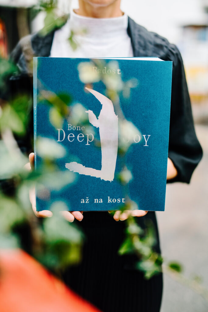 Nová publikace NIK se věnuje scénografce Janě Prekové