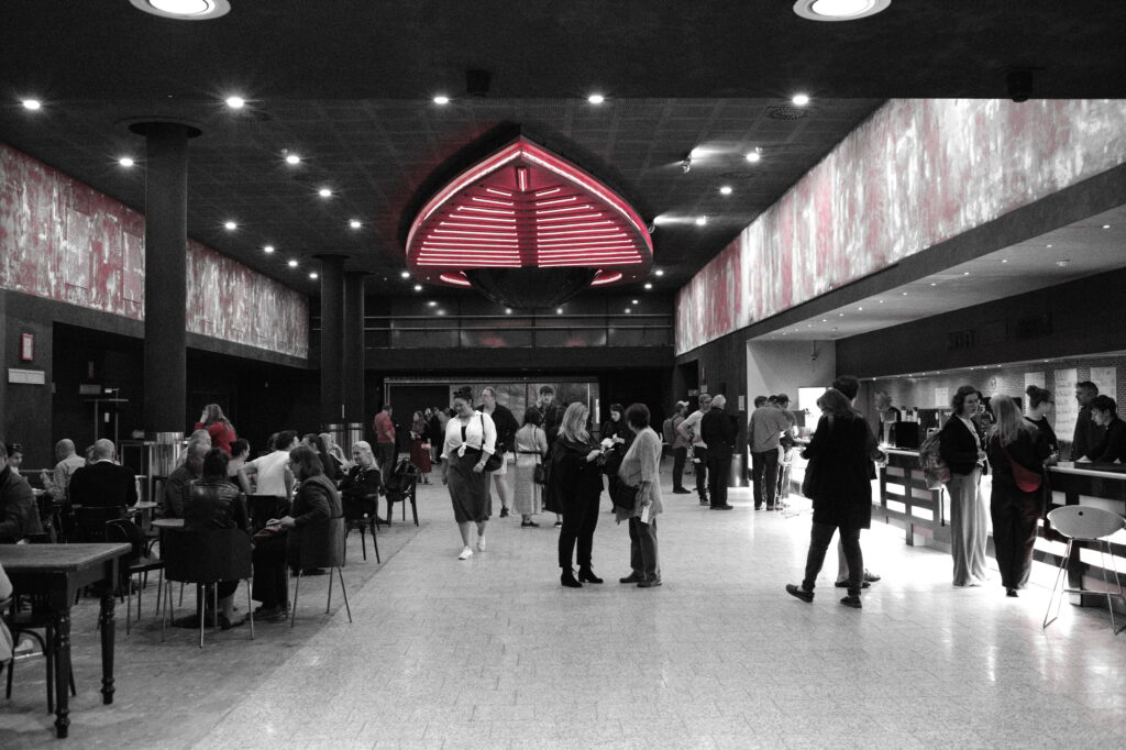 Kulturní stanice Galaxie se otevírá. Nový umělecký prostor startuje symbolickým pochodem a programem pro veřejnost