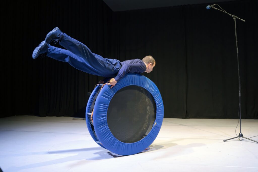 Humor jako vodítko k porozumění světu: Fest of Fools v Praze zve na performance a workshopy