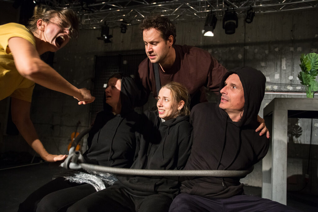 Divadlo Minor uvede v prostorách nově otevřené kulturní stanice Galaxie premiéru autorské inscenace Betonová pohádka