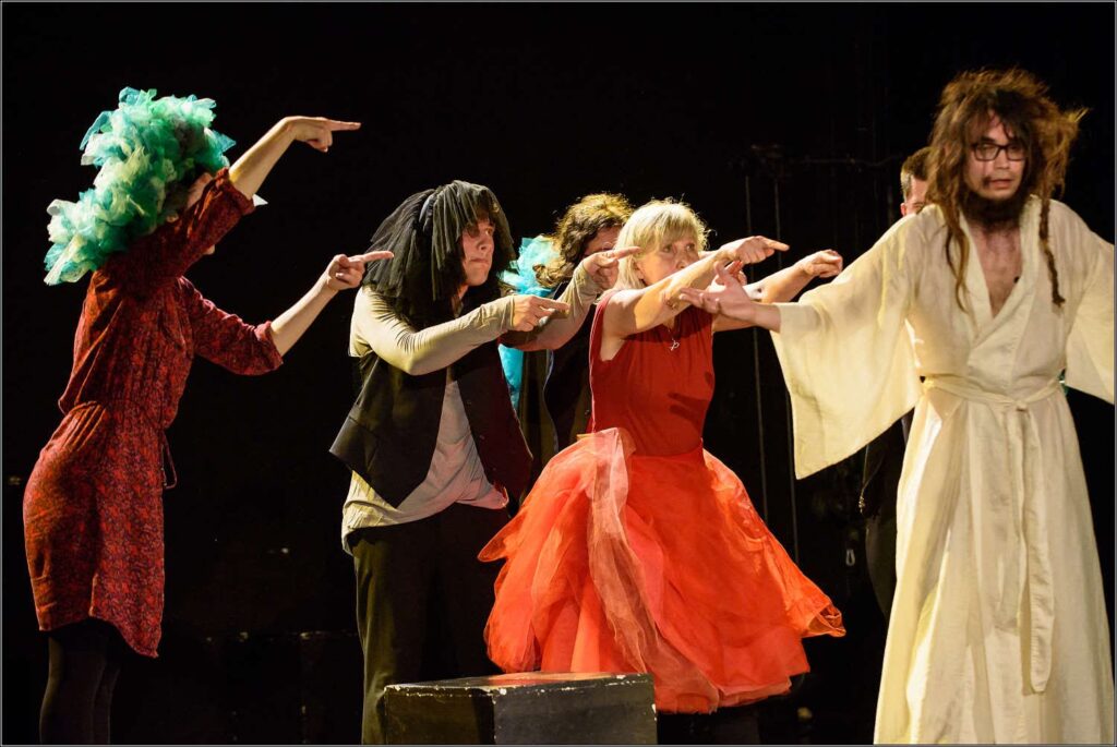 Autorská pohádka spolku ORBITA v brněnském továrním prostoru Industra