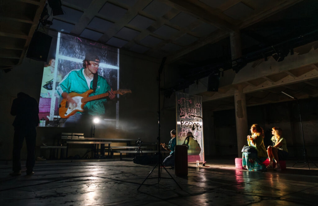 DiktátHurá!: autorská inscenace o vlivu autokratických režimů na společnost, rodinu i jednotlivce