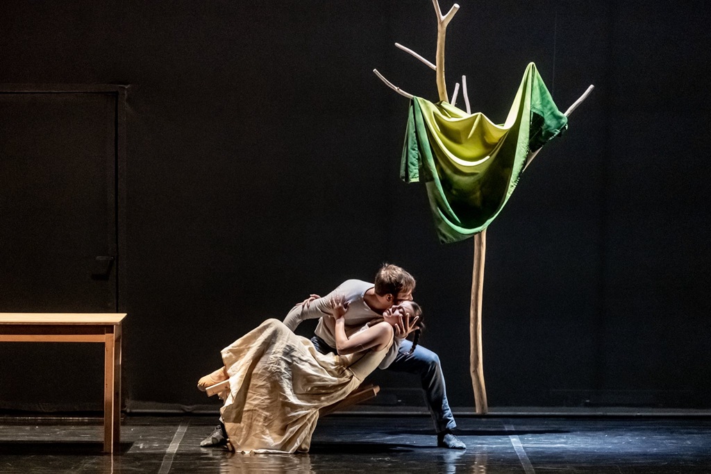 Dominik Vodička se představí v Kladně v hlavní roli inscenace Kytice Pražského komorního baletu