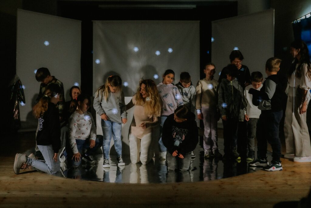 JivArt zve na umělecký večer do Kostela sv. Šimona a Judy. Performance „O kresbě, která ožila“, diskuse, sebepoznání