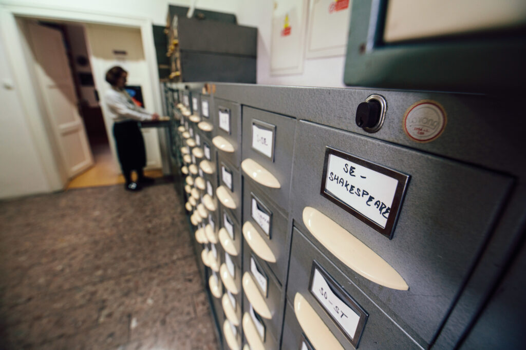 Přehled premiér v prosinci a festivalů v prosinci 2025 a lednu 2026