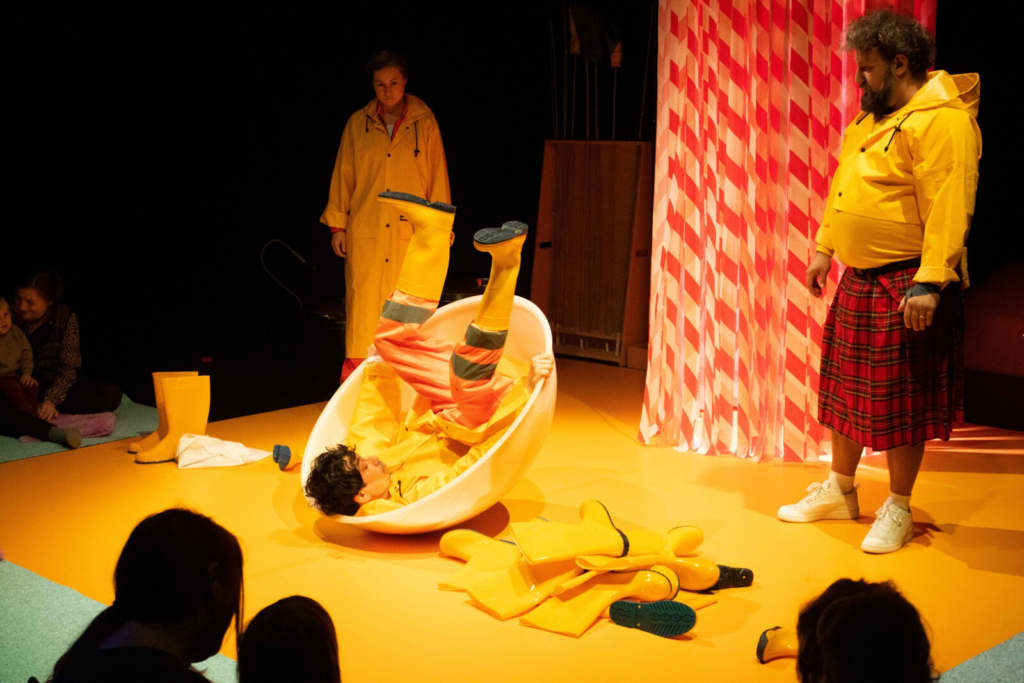 Divadlo Drak uvedlo v Bruselu tři reprízy inscenace Tichohoří Gumák