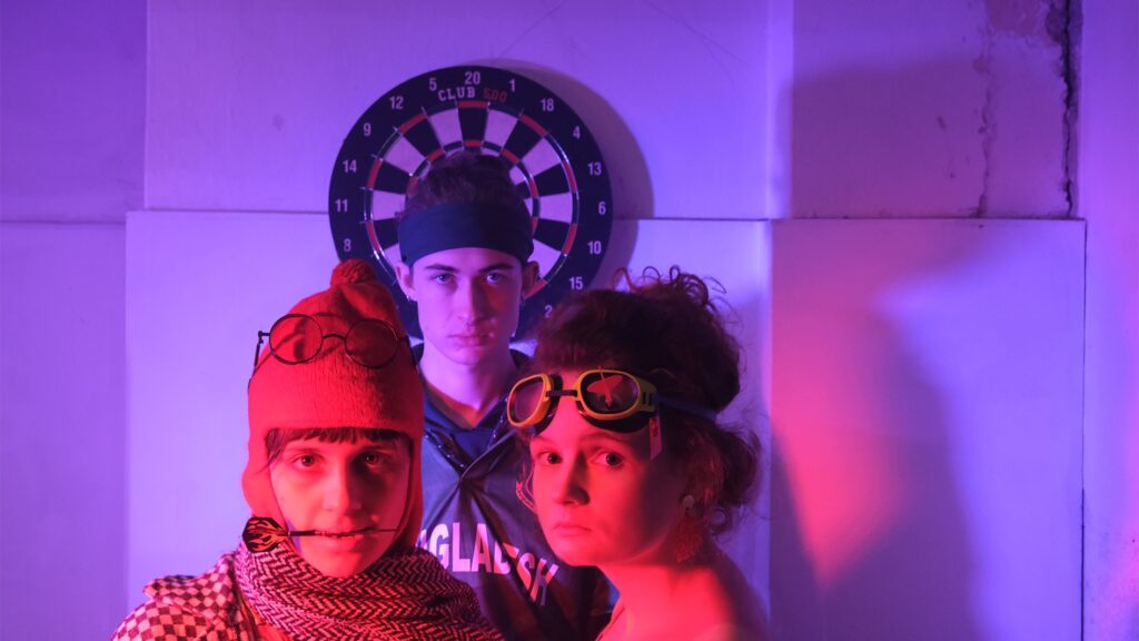 Když šipka změní směr: inscenace DART!T!S v divadle DISK