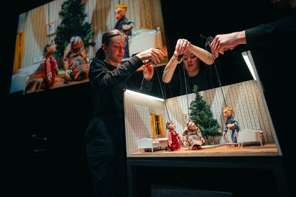 Divadlo loutek Ostrava uvede Sněhovou královnu s unikátním využitím puppet cinema