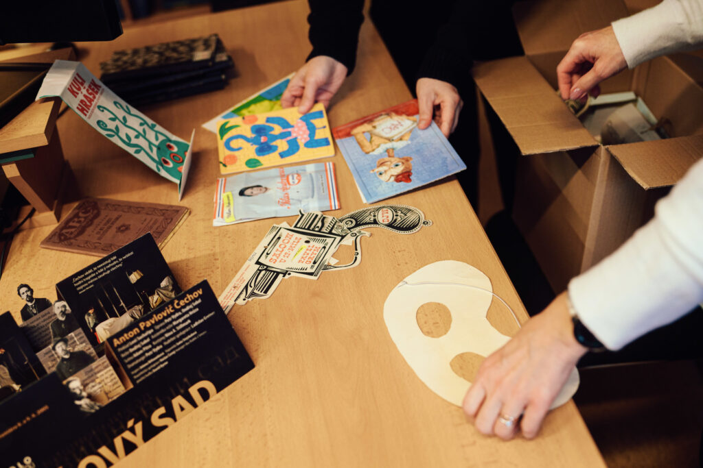 Přehled premiér v lednu a festivalů v lednu a únoru 2026