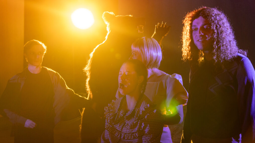 Ibsenova Divoká kachna v režii Jana Friče na jevišti Národního divadla Brno