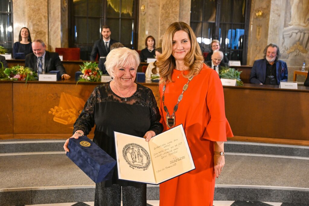 Herečka Zdena Herfortová převzala Cenu města Brna za rok 2025