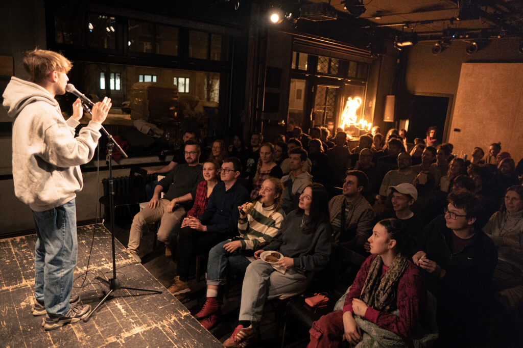 Dejvické divadlo představuje kavárnu jako multižánrový prostor pro všechny generace a novinky z Galaxie