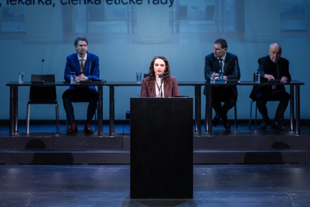 Činohra Národního divadla moravskoslezského uvede poslední únorový den na repertoár drama Ferdinanda von Schiracha BŮH