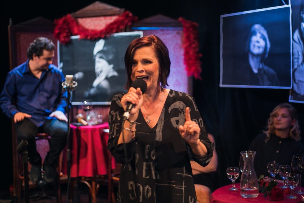 Písně Petra Hapky v recitálu herců Východočeského divadla Pardubice