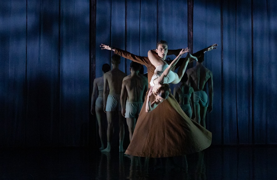 Maďarský soubor Royal Ballet Fehérvár uvede v Praze taneční představení Kameny. Inscenace vzdává hold obětem holocaustu