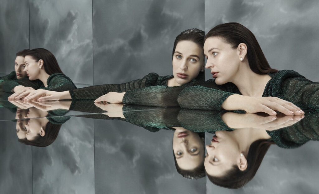 Transcendentální romance Tristan & Isolda převrátila operní zvyklosti. Nyní míří i do českých kin